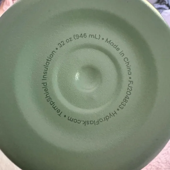 Hydro Flask Special EditionWater Bottle (plantain color) - Picture 5 of 5